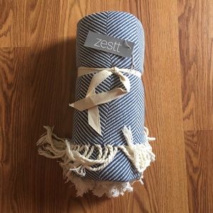 NWT—Zestt Organic Herringbone Throw